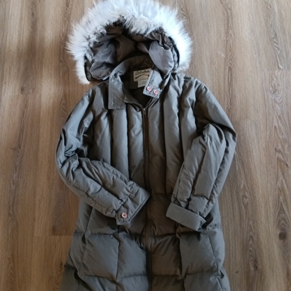 Vintage Cabela's Women's Gray Puffer Coat with Faux Fur Hood